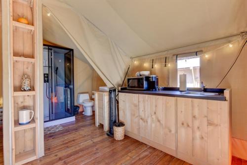 Nature Glamping Stay with Fire Pit in Džonsonsitija (TX)