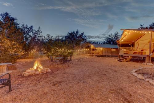 Nature Glamping Stay with Fire Pit in Džonsonsitija (TX)