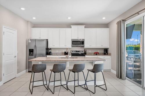Alluring Home with Private Pool by Rentyl Near Disney with Resort Amenities - 280S in Loughman, USA