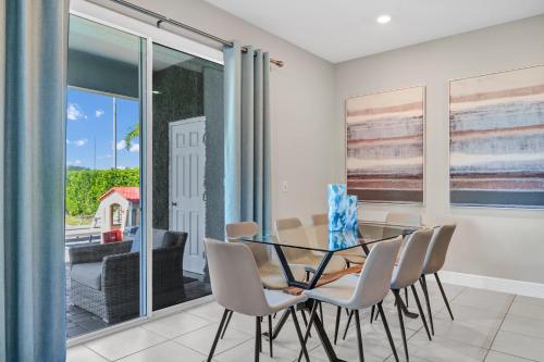 Alluring Home with Private Pool by Rentyl Near Disney with Resort Amenities - 280S in Loughman, USA