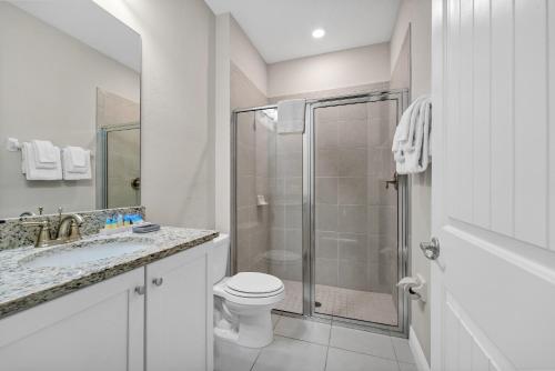 Alluring Home with Private Pool by Rentyl Near Disney with Resort Amenities - 280S in Loughman, USA