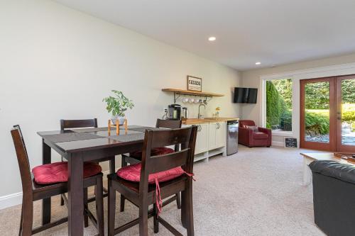 莎尼甘住宿加早餐旅館 (Shawnigan Suite B & B) in 桑尼根湖 (BC)