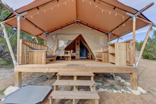 12 Fires Luxury Glamping with Heating #3 in Johnson City, USA