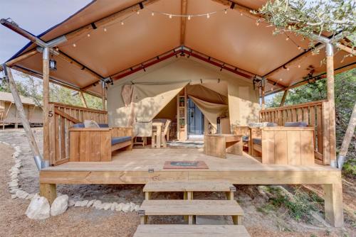Glamping Getaway on Winery in Hill Country in Džonsonsitija (TX)