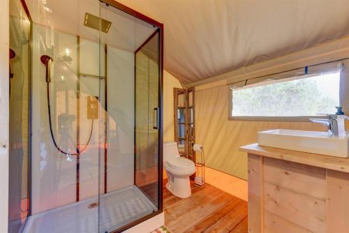 12 Fires Luxury Glamping with Heating #5 in Johnson City, USA