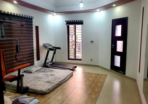 Stylish Furnished Home in Lahore Near Wapda Town - image 6