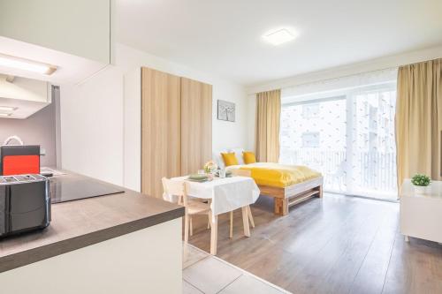 Balcony - Modern - Comfy - image 14