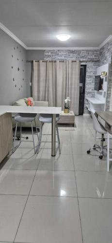 Classy 2 bedroom in Halfway Gardens, Midrand (zdjęcie 10)