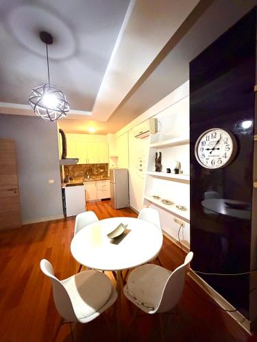 Ergi’s Host Apartment, Tirana (photo 2)
