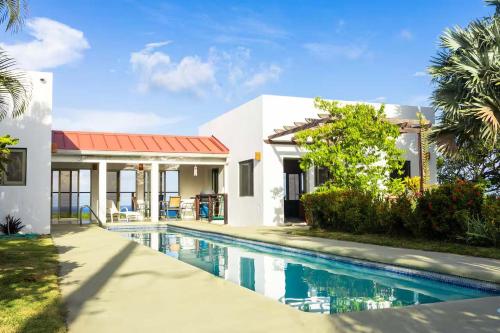 Exterior view, The Lookout Grenada in Corinth