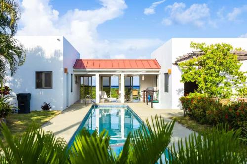 Exterior view, The Lookout Grenada in Corinth