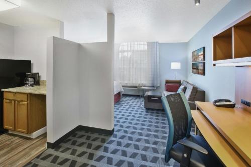 TownePlace Suites by Marriott Brookfield - image 6