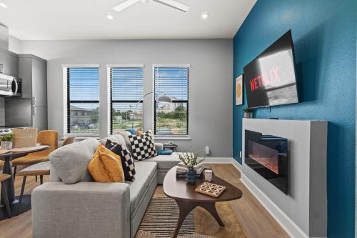 New suite with full Kitchen and Livingroom Dallas in Cedars