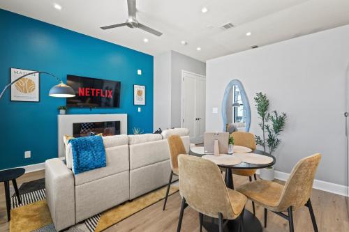 New suite with full Kitchen and Livingroom Dallas in Cedars
