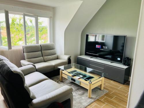 T3 moderne&jardin& garage&2 lits doubles& lit bébé - Location saisonnière - Le Creusot