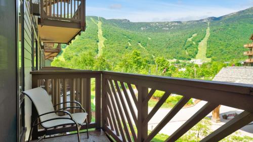 332 Lodge At Spruce Peak Ski In Ski In Ski Out King Studio in Stowe, USA