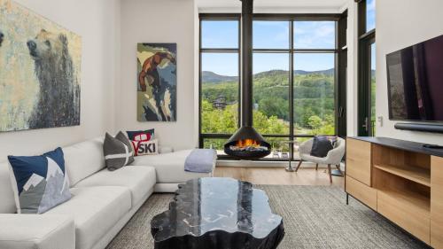 409 - 3 bed - Treehouse unit - Spruce Peak at the Base of Stowe Mt Resort - Sleeps 9, Стоу