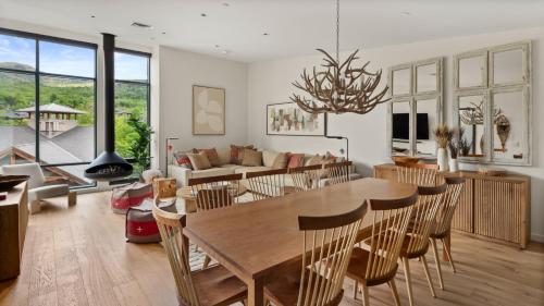 Apartment with Mountain View