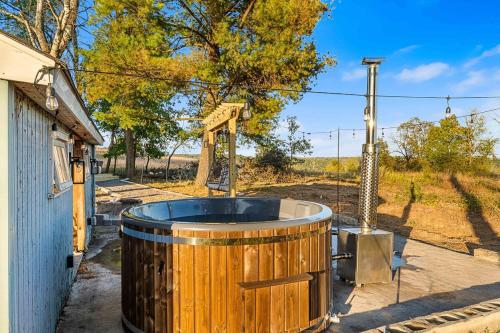 Pond Haven Retreat Wood-Burning HotTub & FirePit in Mt Bethel (PA)