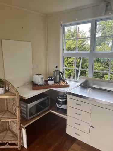 Simple Cabin, Kuaotunu - Peaceful, Affordable Stay in Whitianga