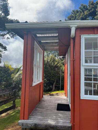 Simple Cabin, Kuaotunu - Peaceful, Affordable Stay in Whitianga