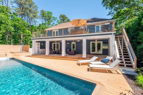 Heated Pool, Hot tub| Beachwood Cove by RoveTravel in Northwest Harbor (NY)