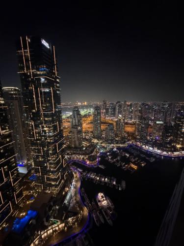 2beds 120sm Renovated Apt Cayan Tower Dubai Marina, Дубай