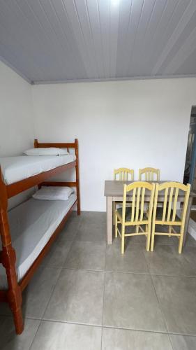 1 double bed, 1 bunk bed