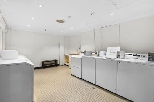 Stylish Studio in the Heart of Newtown with Pool - image 6