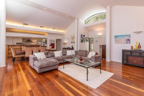 Karingal just minutes from Blueys Beach in Pacific Palms
