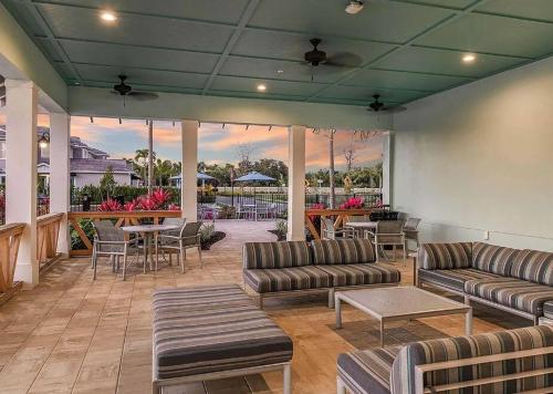 Garden Breeze Retreat in 東那不勒斯