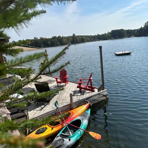 . Tait Lake Retreat - Luxury Lakeside Home