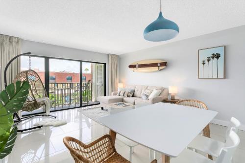 Chateau by the Sea - image 25