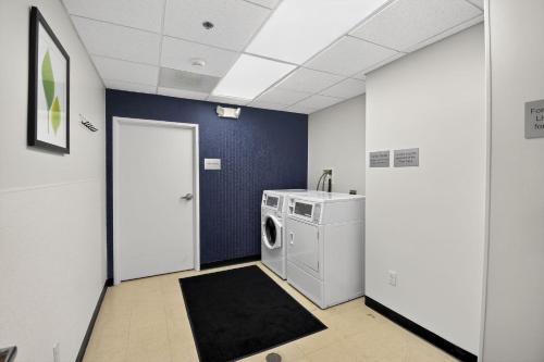 Fairfield Inn & Suites by Marriott Omaha Downtown - image 18