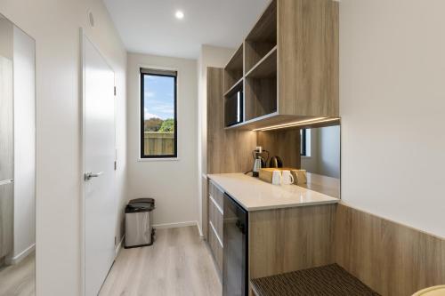 Kitchen, Brookside Motel in Rolleston