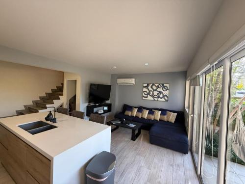 Luxury Townhouse 6 Minutes from Beach & Casino in บูคูรุย