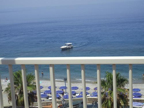 Deluxe Double Room with Balcony and Sea View