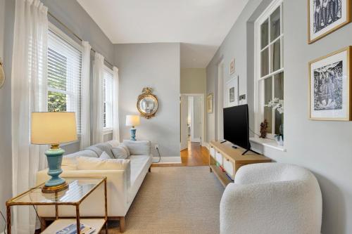 Hideaway on Jones - main image