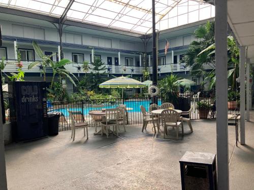 Budget Host Inn – Arlington, TX