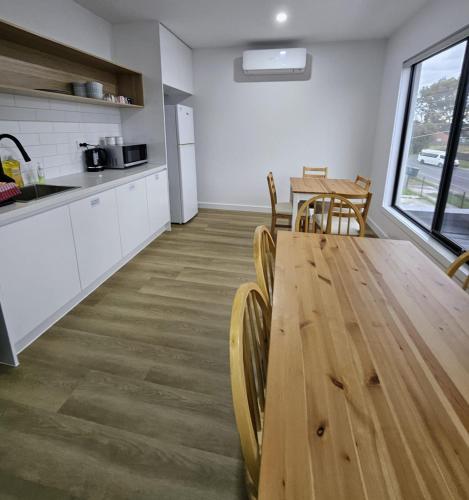 Konyha, Maruve Guesthouse Plus- Modern Stay near Melb Airport 12 min in Campbellfield