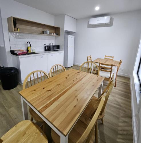 Konyha, Maruve Guesthouse Plus- Modern Stay near Melb Airport 12 min in Campbellfield