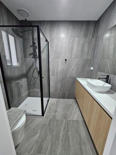 Maruve Guesthouse Plus- Modern Stay near Melb Airport 12 min in Campbellfield