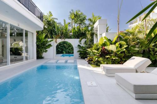 Luxury 3BR Villa in Canggu with Private Pool - 1-Min to Beach 여행 추천 - 로드트립