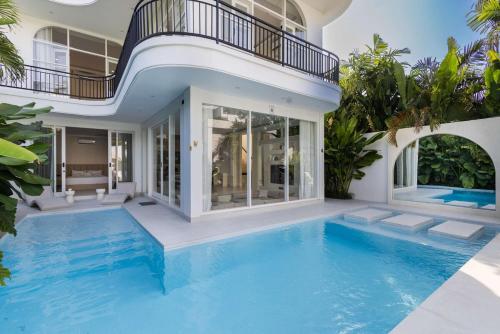 Luxury 3BR Villa in Canggu with Private Pool - 1-Min to Beach 여행 추천 - 로드트립