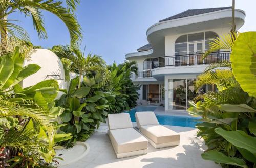 Luxury 3BR Villa in Canggu with Private Pool - 1-Min to Beach 여행 추천 - 로드트립