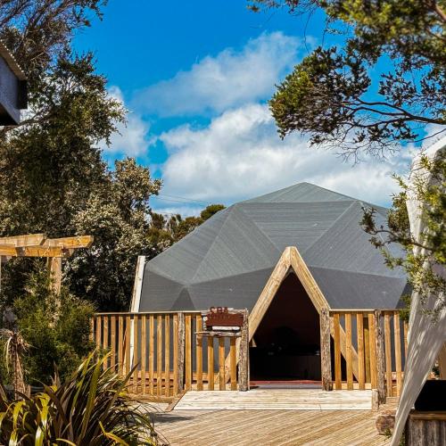 Skats, Bluff Getaway Flinders Island Tasmania in Flinders Island