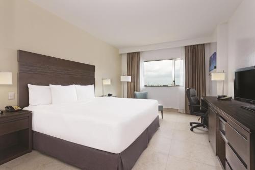 Wyndham Garden Cancun Downtown Room Type - King Room - Non-Smoking