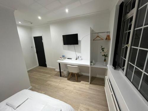 Single room, shower