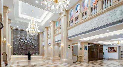 Vienna Hotel Yunnan Qujin High-Speed Railway Station Wuguan 1st Middle School