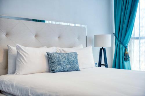Spacious 2BR City Walk Near Dubai Mall & Coca-Cola Arena - image 3